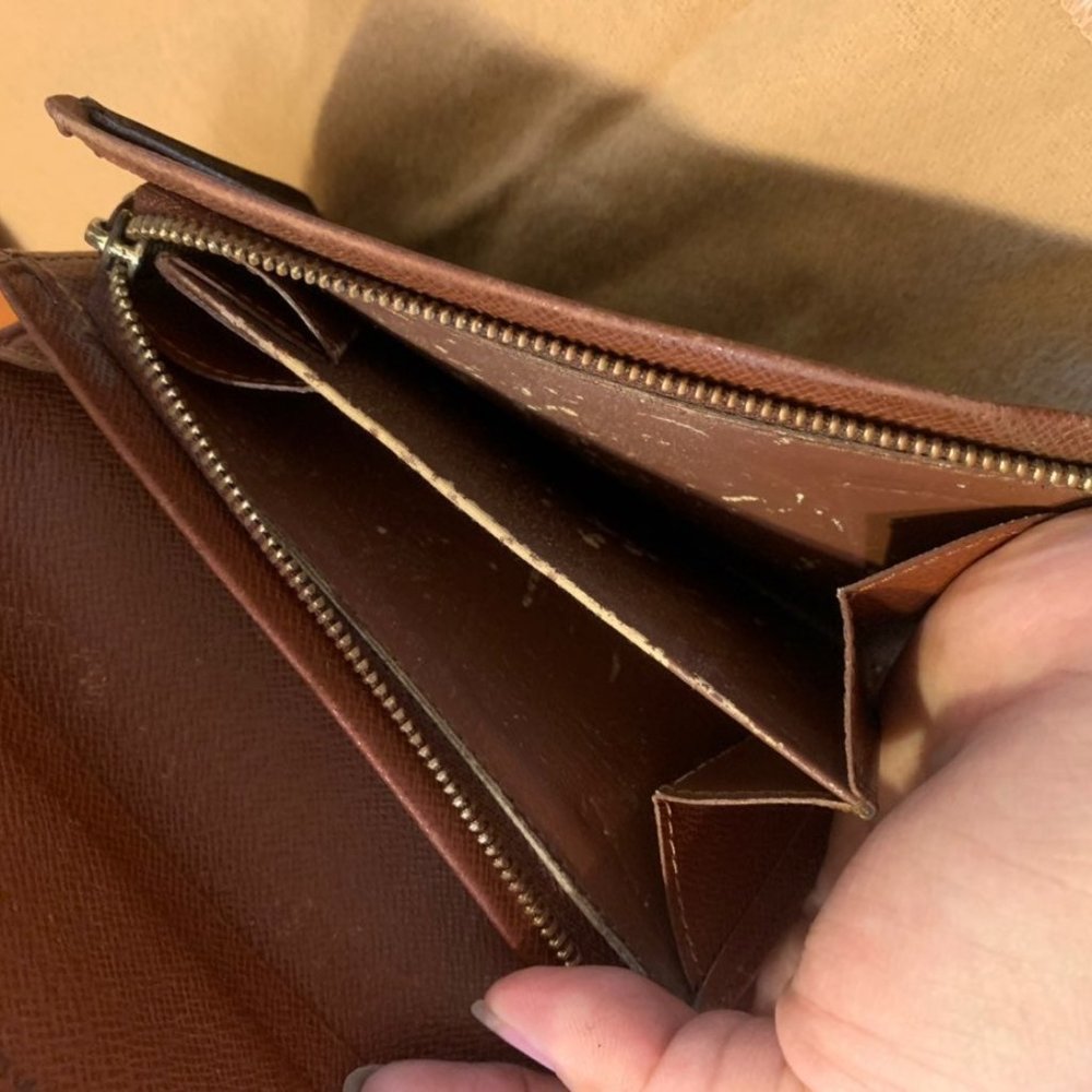 Used LV woman zipper wallet - Picture 4 of 5